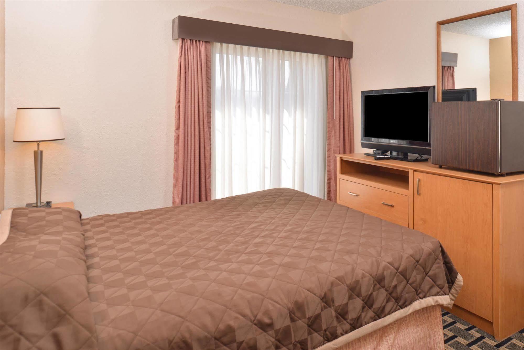 Americas Best Value Inn And Suites St. Cloud Saint Cloud Eksteriør billede